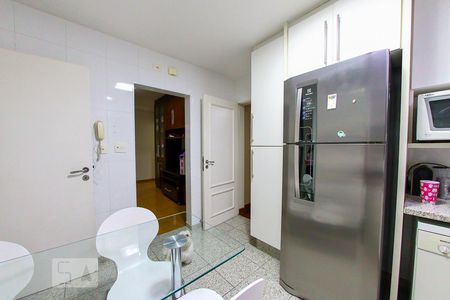 Apartamento à venda com 200m², 4 quartos e 4 vagas Apartamento à venda com 200m², 4 quartos e 4 vagasCozinha