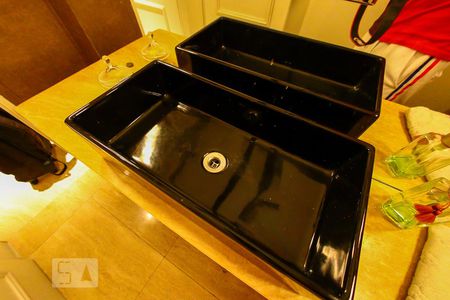 Apartamento à venda com 200m², 4 quartos e 4 vagas Apartamento à venda com 200m², 4 quartos e 4 vagasLavabo