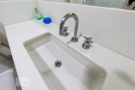 Apartamento à venda com 200m², 4 quartos e 4 vagas Apartamento à venda com 200m², 4 quartos e 4 vagasBanheiro da Suite 1