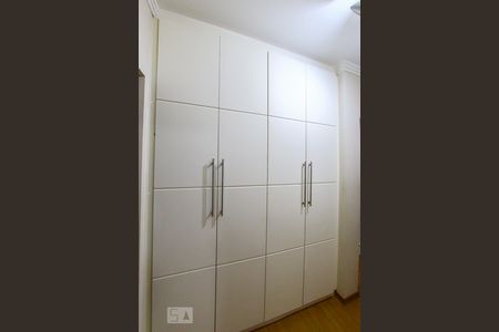 Apartamento à venda com 200m², 4 quartos e 4 vagas Apartamento à venda com 200m², 4 quartos e 4 vagasArmario corredor