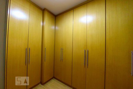 Apartamento à venda com 200m², 4 quartos e 4 vagas Apartamento à venda com 200m², 4 quartos e 4 vagasQuarto 1