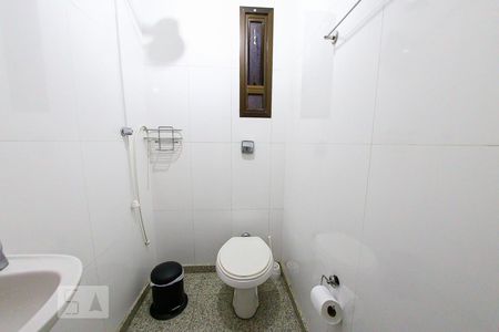 Apartamento à venda com 200m², 4 quartos e 4 vagas Apartamento à venda com 200m², 4 quartos e 4 vagasBanheiro de Serviço