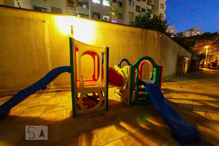 Apartamento à venda com 200m², 4 quartos e 4 vagas Apartamento à venda com 200m², 4 quartos e 4 vagasArea Comum