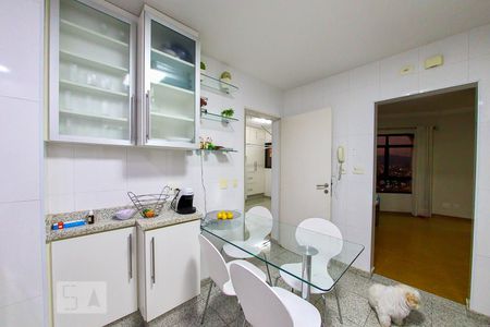 Apartamento à venda com 200m², 4 quartos e 4 vagas Apartamento à venda com 200m², 4 quartos e 4 vagasCozinha