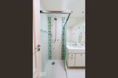 Apartamento à venda com 200m², 4 quartos e 4 vagas Apartamento à venda com 200m², 4 quartos e 4 vagasBanheiro da Suite 3