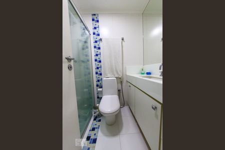 Apartamento à venda com 200m², 4 quartos e 4 vagas Apartamento à venda com 200m², 4 quartos e 4 vagasBanheiro da Suite 1