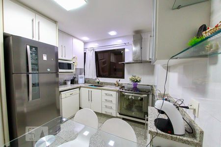 Apartamento à venda com 200m², 4 quartos e 4 vagas Apartamento à venda com 200m², 4 quartos e 4 vagasCozinha