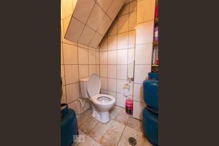 Casa à venda com 250m², 5 quartos e 2 vagas Casa à venda com 250m², 5 quartos e 2 vagasBanheiro de Serviço