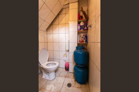 Casa à venda com 250m², 5 quartos e 2 vagas Casa à venda com 250m², 5 quartos e 2 vagasBanheiro de Serviço