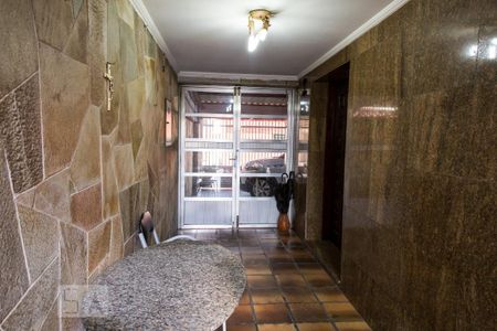 Casa à venda com 315m², 3 quartos e 2 vagas Casa à venda com 315m², 3 quartos e 2 vagasCorredor lateral