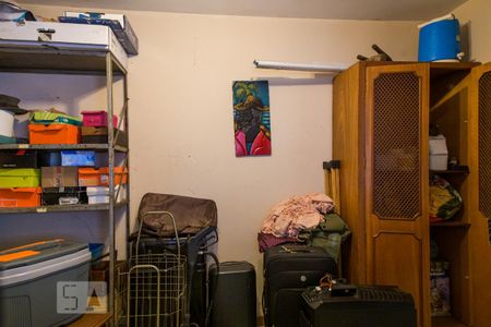 Casa à venda com 315m², 3 quartos e 2 vagas Casa à venda com 315m², 3 quartos e 2 vagasQuarto dos Fundos