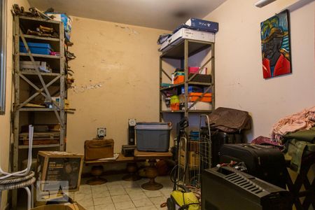 Casa à venda com 315m², 3 quartos e 2 vagas Casa à venda com 315m², 3 quartos e 2 vagasQuarto dos Fundos