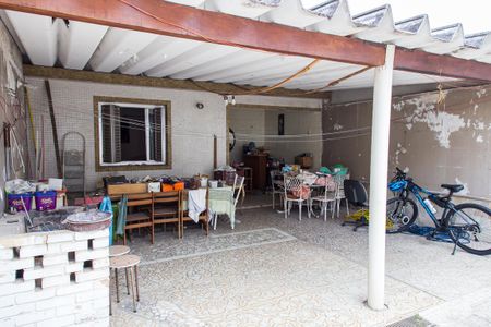 Casa à venda com 315m², 3 quartos e 2 vagas Casa à venda com 315m², 3 quartos e 2 vagasQuintal