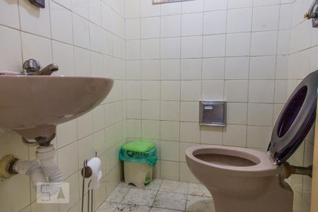 Casa à venda com 315m², 3 quartos e 2 vagas Casa à venda com 315m², 3 quartos e 2 vagasBanheiro da Área de Serviço