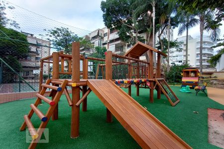 Apartamento à venda com 110m², 3 quartos e 2 vagas Apartamento à venda com 110m², 3 quartos e 2 vagasÁrea Comum - Playground