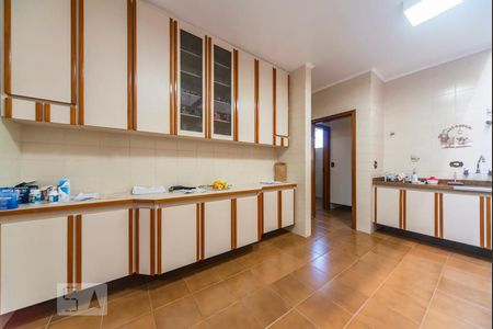 Casa à venda com 500m², 4 quartos e 3 vagas Casa à venda com 500m², 4 quartos e 3 vagasCozinha