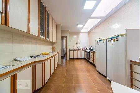 Casa à venda com 500m², 4 quartos e 3 vagas Casa à venda com 500m², 4 quartos e 3 vagasCozinha