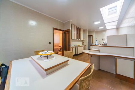 Casa à venda com 500m², 4 quartos e 3 vagas Casa à venda com 500m², 4 quartos e 3 vagasCopa