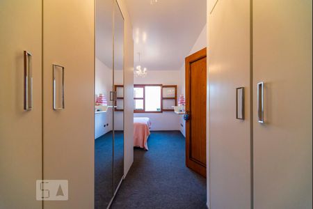 Casa à venda com 500m², 4 quartos e 3 vagas Casa à venda com 500m², 4 quartos e 3 vagasQuarto 2