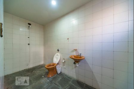 Casa à venda com 500m², 4 quartos e 3 vagas Casa à venda com 500m², 4 quartos e 3 vagasBanheiro do Vestiário 1