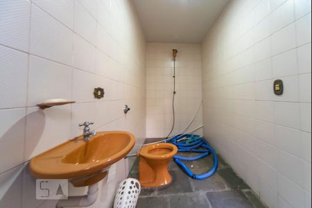 Casa à venda com 500m², 4 quartos e 3 vagas Casa à venda com 500m², 4 quartos e 3 vagasBanheiro do Vestário 2