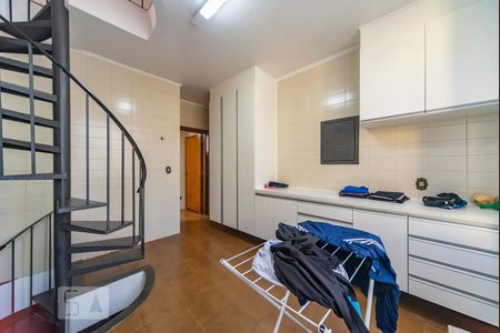 Casa à venda com 500m², 4 quartos e 3 vagas Casa à venda com 500m², 4 quartos e 3 vagasÁrea de Serviço