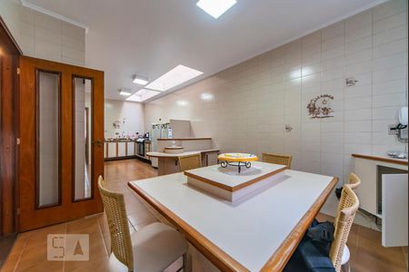 Casa à venda com 500m², 4 quartos e 3 vagas Casa à venda com 500m², 4 quartos e 3 vagasCopa