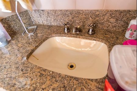 Casa à venda com 500m², 4 quartos e 3 vagas Casa à venda com 500m², 4 quartos e 3 vagasPia