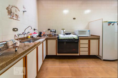 Casa à venda com 500m², 4 quartos e 3 vagas Casa à venda com 500m², 4 quartos e 3 vagasCozinha