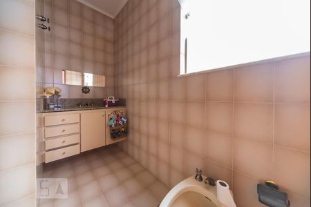 Casa à venda com 500m², 4 quartos e 3 vagas Casa à venda com 500m², 4 quartos e 3 vagasBanheiro do Quarto 2