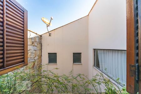 Casa à venda com 500m², 4 quartos e 3 vagas Casa à venda com 500m², 4 quartos e 3 vagasVista do Quarto 2