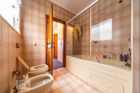 Casa à venda com 500m², 4 quartos e 3 vagas Casa à venda com 500m², 4 quartos e 3 vagasBanheiro do Quarto 2