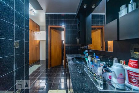 Casa à venda com 500m², 4 quartos e 3 vagas Casa à venda com 500m², 4 quartos e 3 vagasBanheiro do Quarto 1