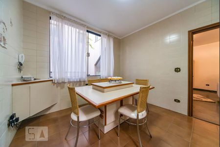 Casa à venda com 500m², 4 quartos e 3 vagas Casa à venda com 500m², 4 quartos e 3 vagasCopa