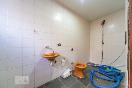Casa à venda com 500m², 4 quartos e 3 vagas Casa à venda com 500m², 4 quartos e 3 vagasBanheiro do Vestário 2
