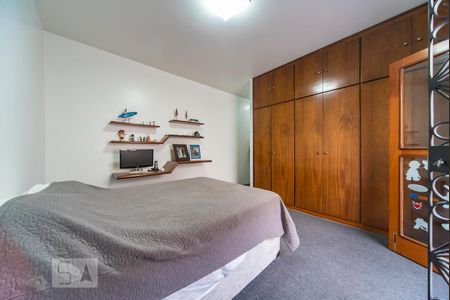 Casa à venda com 500m², 4 quartos e 3 vagas Casa à venda com 500m², 4 quartos e 3 vagasQuarto 4