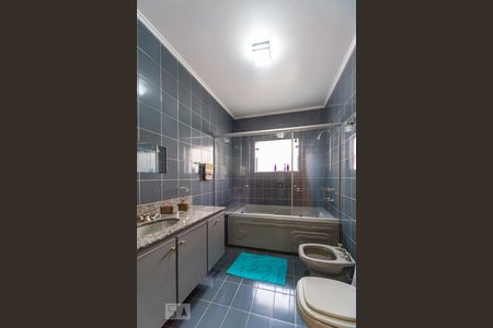 Casa à venda com 500m², 4 quartos e 3 vagas Casa à venda com 500m², 4 quartos e 3 vagasBanheiro do Quarto 4