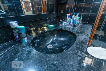 Casa à venda com 500m², 4 quartos e 3 vagas Casa à venda com 500m², 4 quartos e 3 vagasPia