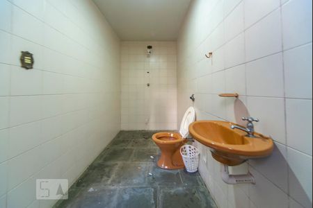 Casa à venda com 500m², 4 quartos e 3 vagas Casa à venda com 500m², 4 quartos e 3 vagasBanheiro do Vestiário 1