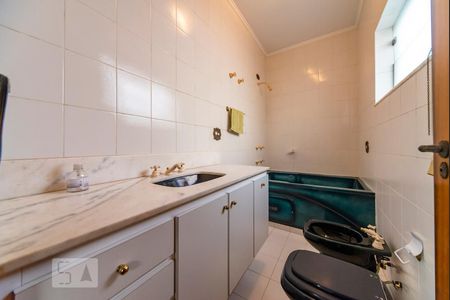 Casa à venda com 500m², 4 quartos e 3 vagas Casa à venda com 500m², 4 quartos e 3 vagasBanheiro do Quarto 3