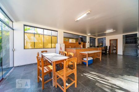 Casa à venda com 500m², 4 quartos e 3 vagas Casa à venda com 500m², 4 quartos e 3 vagasSalão Gourmet