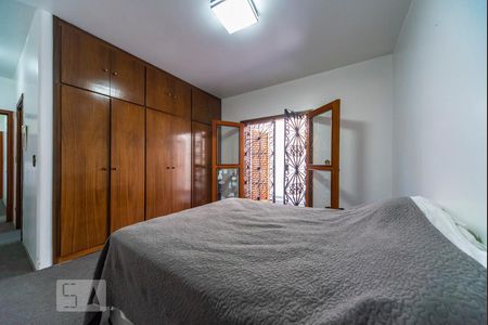 Casa à venda com 500m², 4 quartos e 3 vagas Casa à venda com 500m², 4 quartos e 3 vagasQuarto 4