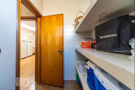 Casa à venda com 500m², 4 quartos e 3 vagas Casa à venda com 500m², 4 quartos e 3 vagasDespensa