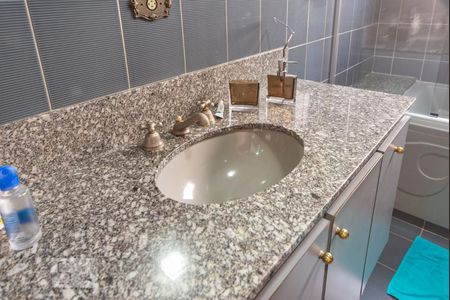 Casa à venda com 500m², 4 quartos e 3 vagas Casa à venda com 500m², 4 quartos e 3 vagasPia