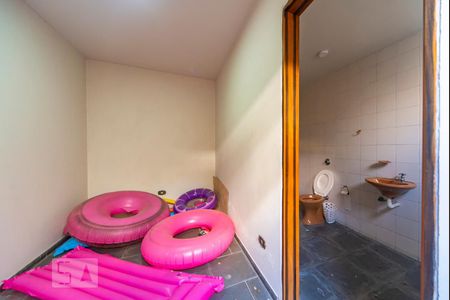 Casa à venda com 500m², 4 quartos e 3 vagas Casa à venda com 500m², 4 quartos e 3 vagasVestiário 1