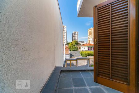 Casa à venda com 500m², 4 quartos e 3 vagas Casa à venda com 500m², 4 quartos e 3 vagasVaranda do Quarto 4