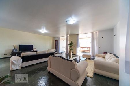 Casa à venda com 500m², 4 quartos e 3 vagas Casa à venda com 500m², 4 quartos e 3 vagasSala 2