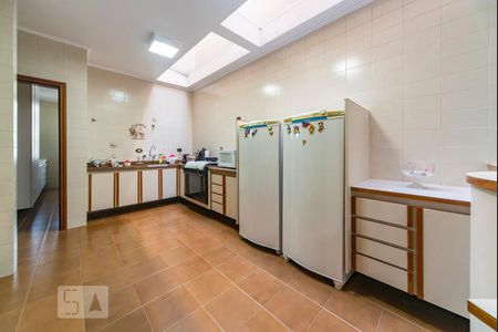 Casa à venda com 500m², 4 quartos e 3 vagas Casa à venda com 500m², 4 quartos e 3 vagasCozinha