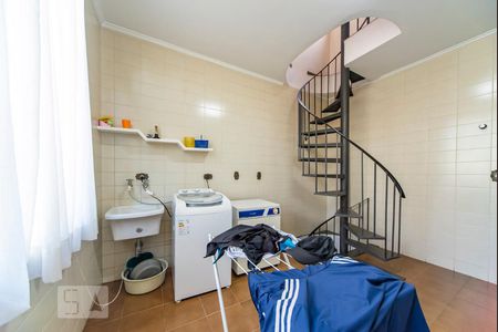 Casa à venda com 500m², 4 quartos e 3 vagas Casa à venda com 500m², 4 quartos e 3 vagasÁrea de Serviço