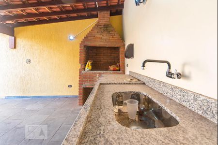 Casa à venda com 500m², 4 quartos e 3 vagas Casa à venda com 500m², 4 quartos e 3 vagasPia e Churrasqueira